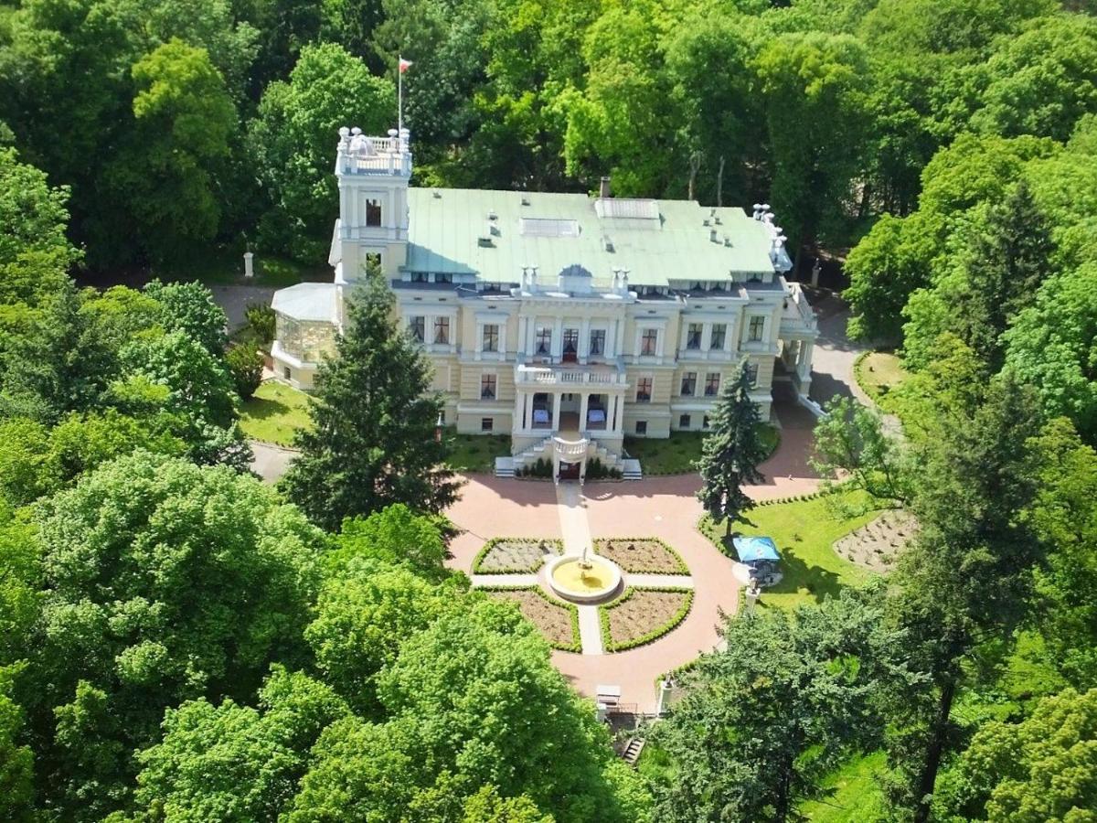 Palac Biedrusko Hotel Poznan Exterior photo