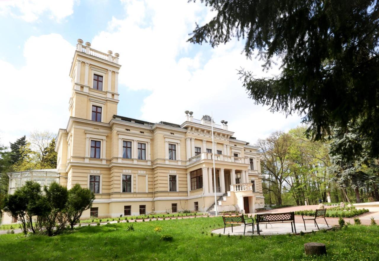 Palac Biedrusko Hotel Poznan Exterior photo